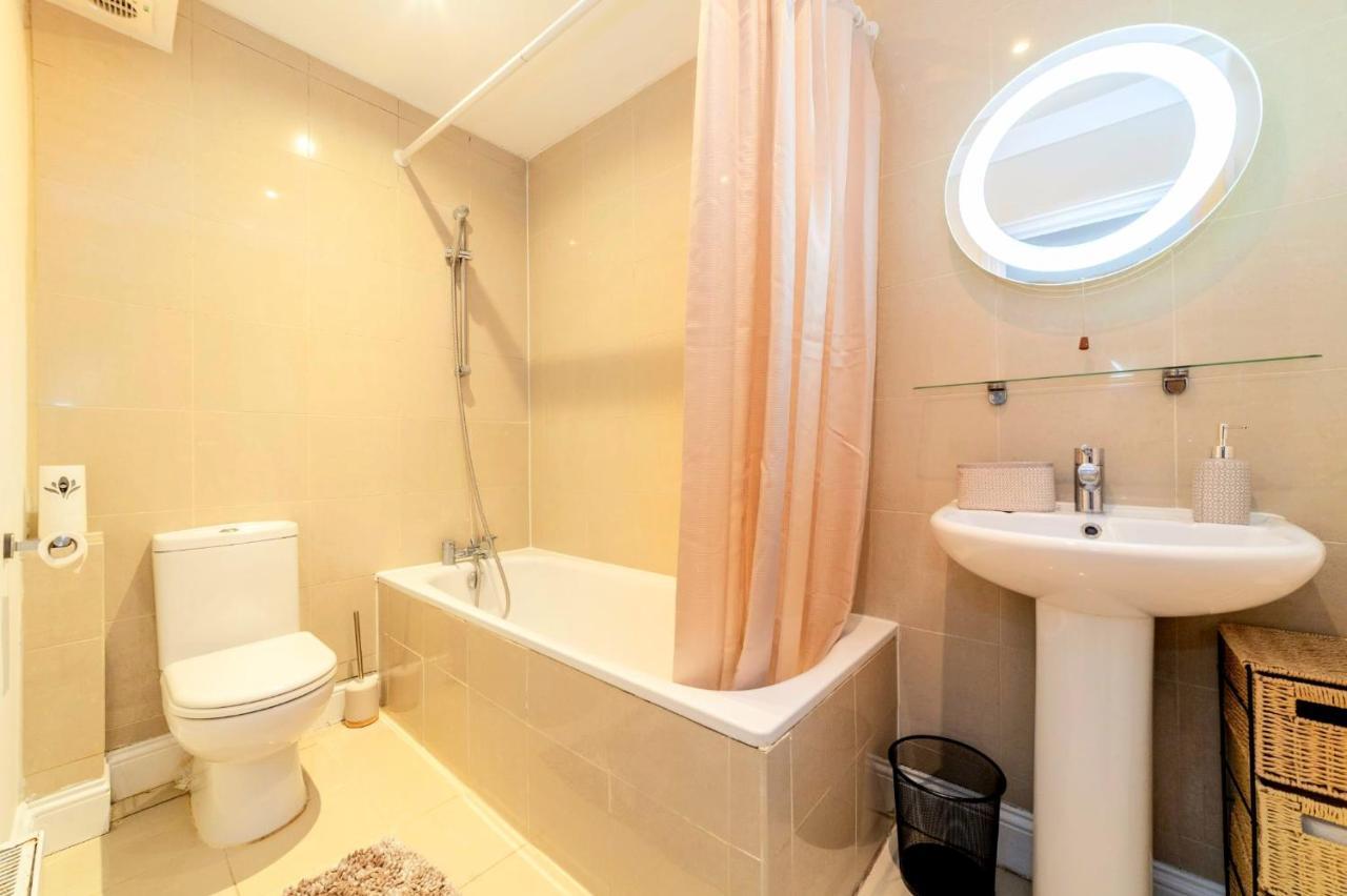 Comfy 2 Bed Apt With Private Garden,Battersea Central Ldn Londres Exterior foto